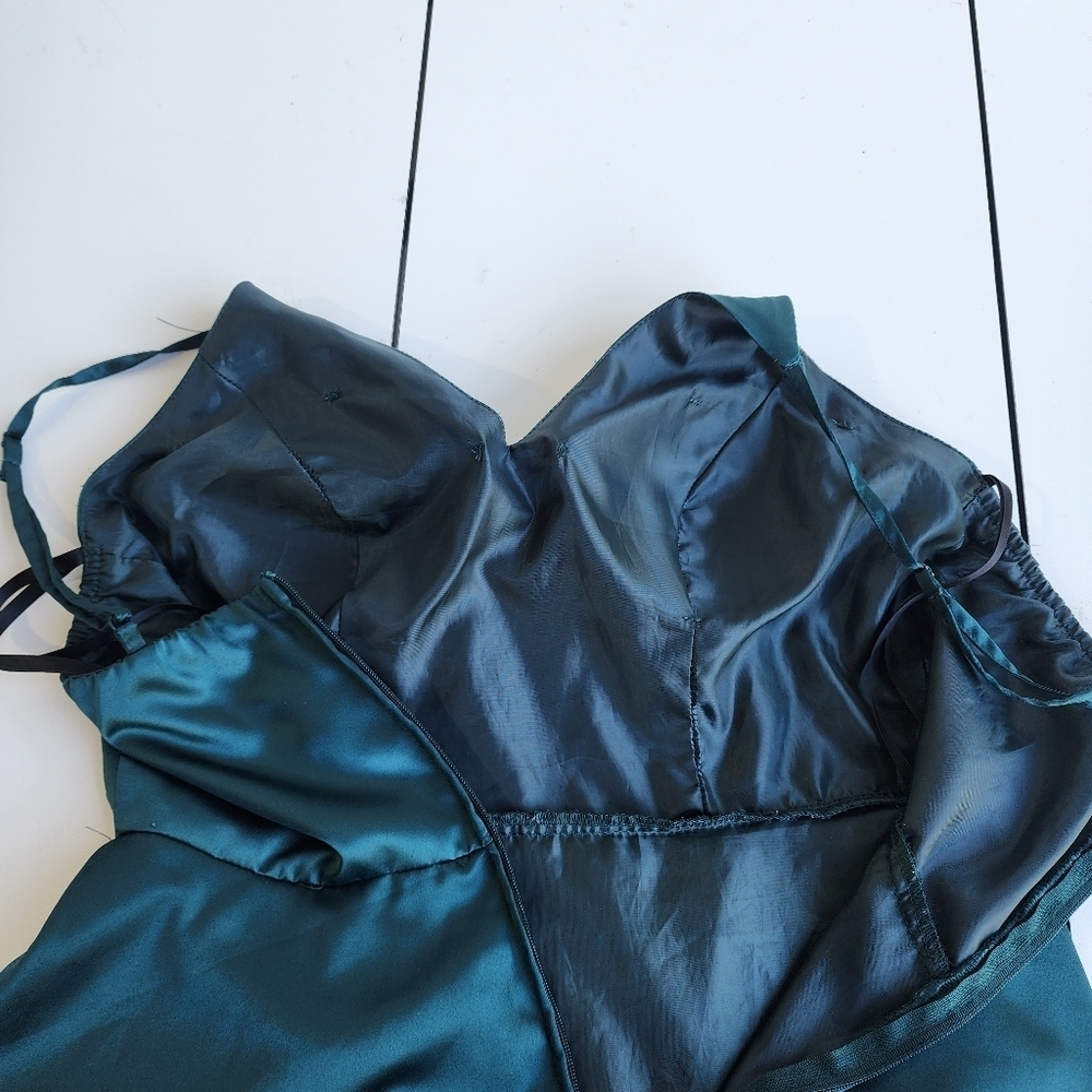 B Darlin Junior's Emerald Green Satin Skater Dress Pockets V-Neck Size 7/8 - Picture 11 of 15